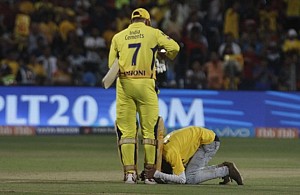 10 times fans breached security to touch MS Dhoni's feet