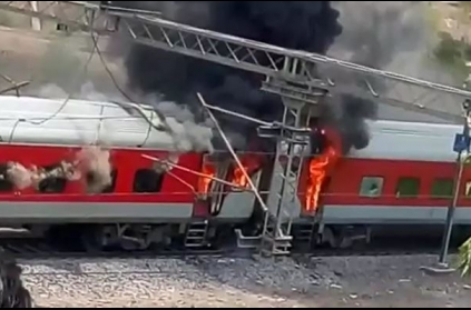 Fire on Andhra Pradesh express in Madhya Pradesh Fire on Andhra Pradesh express in Madhya Pradesh
