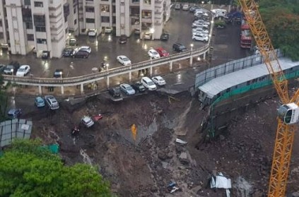 Mumbai rains: Building collapses in Lloyd\'s Estate.