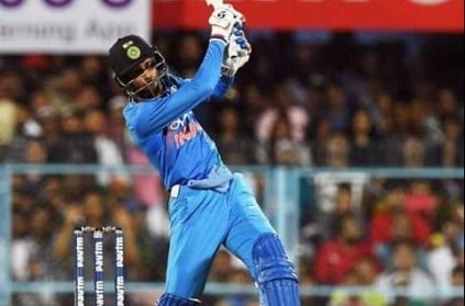 Hardik Pandya finishes off in style with Dhoni\'s helicopter shot