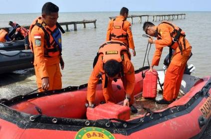 #LionAirCrash: Divers recover jets flight recorder on Indonesia sea