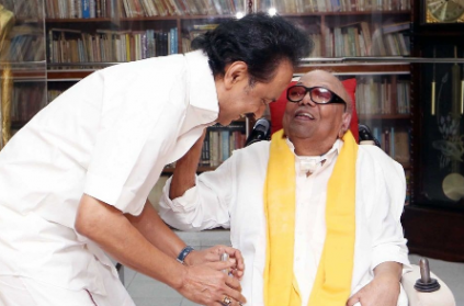 MK Stalin gets blessings from M Karunanidhi
