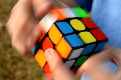 Wow! China teen solves 3 rubiks cube simultaneously