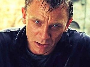 'James Bond' Daniel Craig breaks down! Fans get emotional after VIDEO goes VIRAL - What happened?
