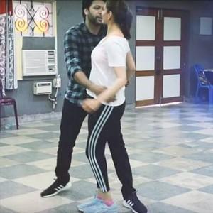 Paisa Note song making video from Jayam Ravi and Kajal's Comali Paisa Note song making video from Jayam Ravi and Kajal's Comali