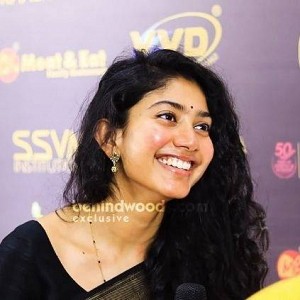 Sai Pallavi Cute And Fun Replies At Behindwoods Gold Medals 2019