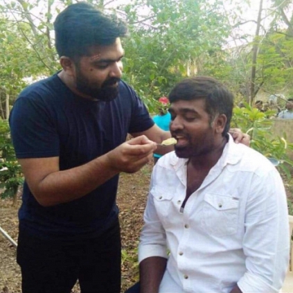 STR feeds Vijay Sethupathi food on the sets of Mani Ratnam's Chekka Chivantha Vaanam