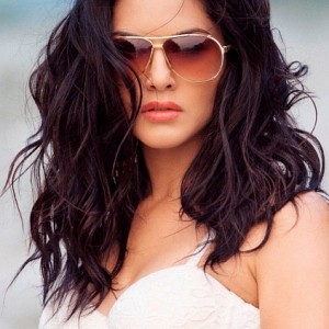 Sunny Leone speaks in Tamil for her debut film - Check out