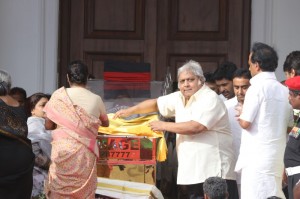 Karunanidhi death: Political leaders and Celebrities pay homage