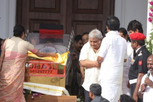 Karunanidhi death: Political leaders and Celebrities pay homage