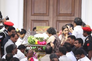 Karunanidhi death: Political leaders and Celebrities pay homage